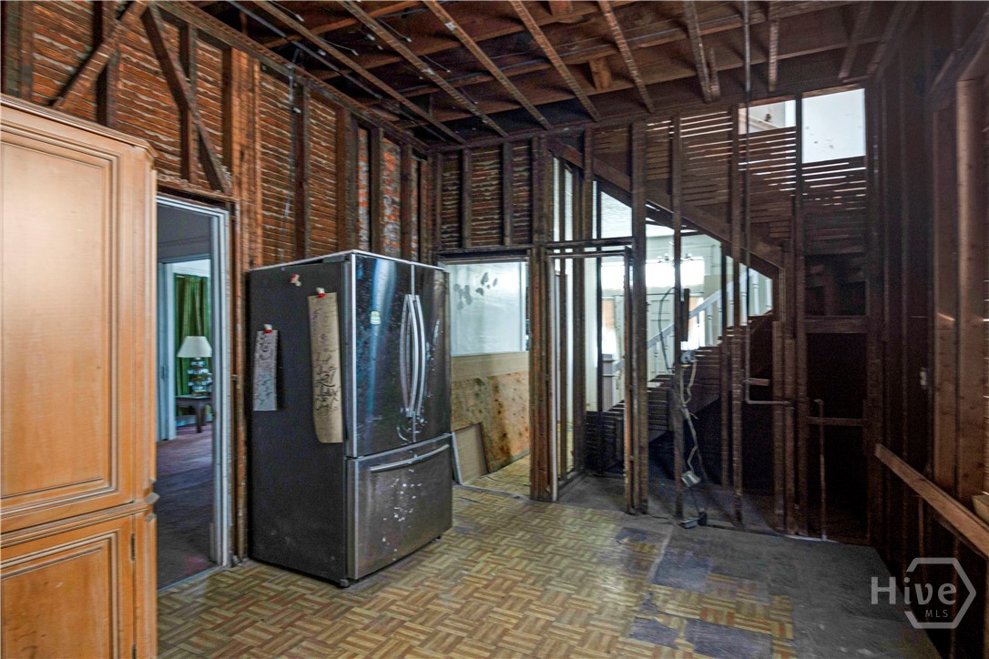 310 W 34th Street Property Photo 17
