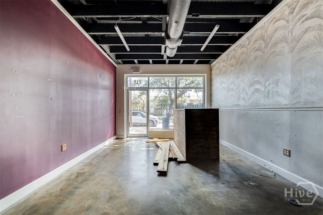 215 E Broad Street Property Photo 2