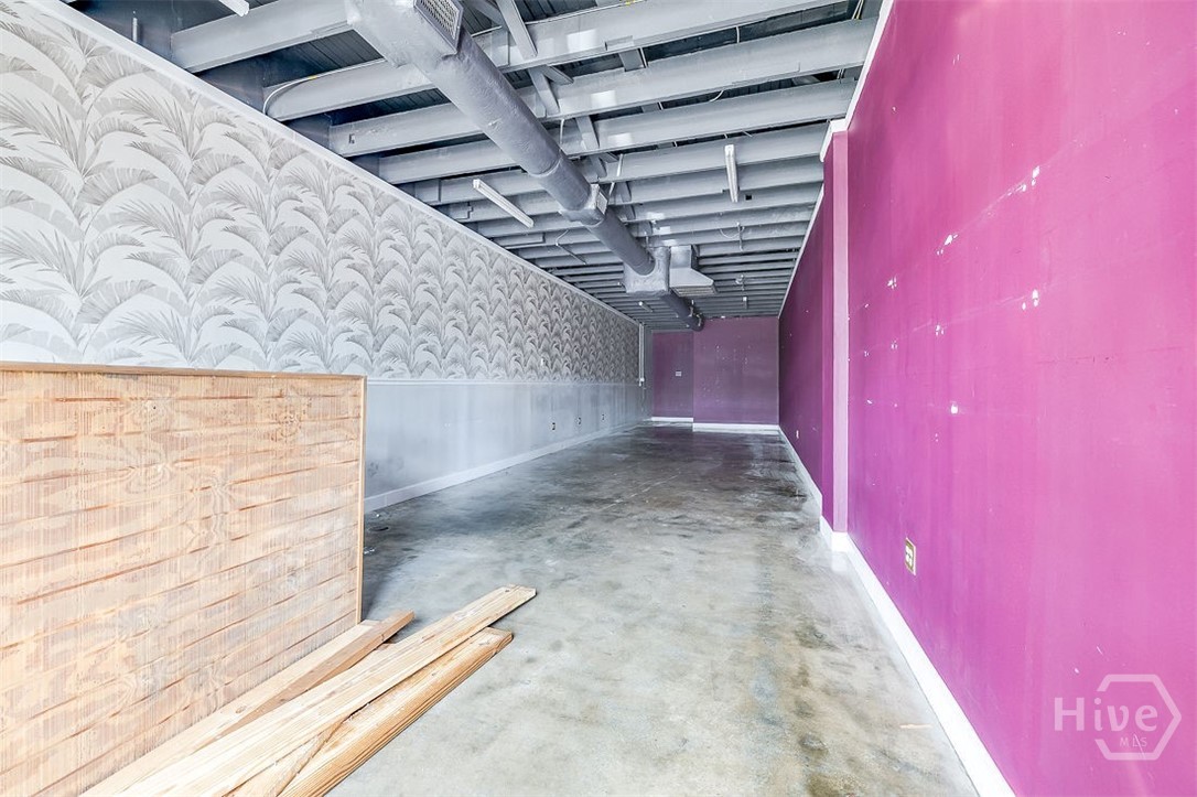 215 E Broad Street Property Photo 3
