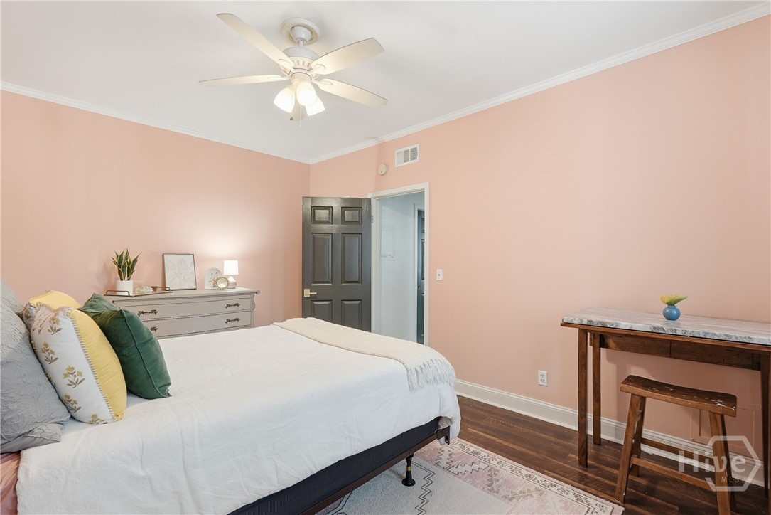 17 E 37th Street 3 Property Photo 2