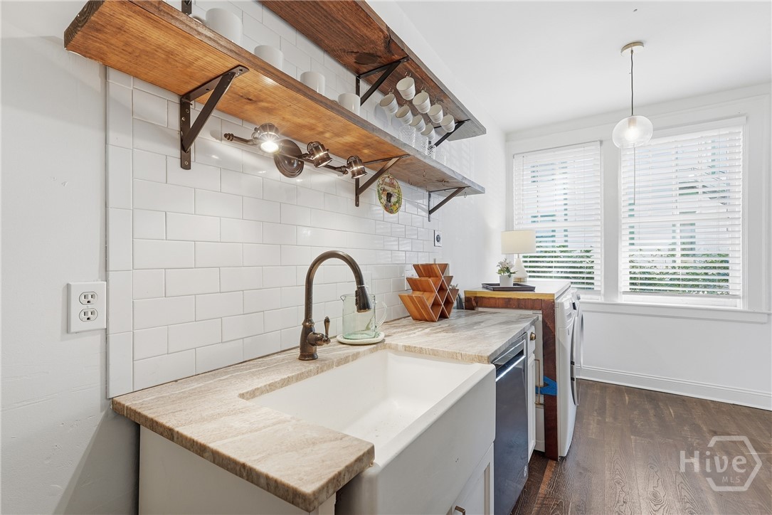 17 E 37th Street 3 Property Photo 4