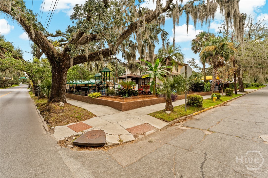 1106 E 48th Street Property Photo 4