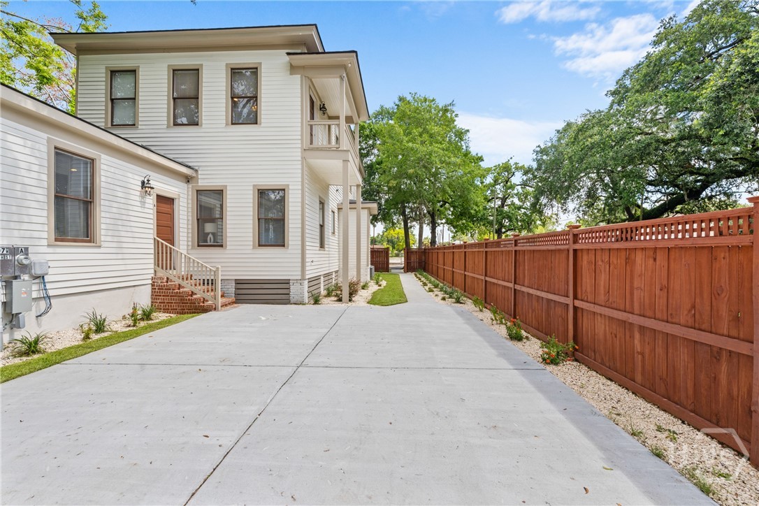 407 W 35th Street Property Photo 9