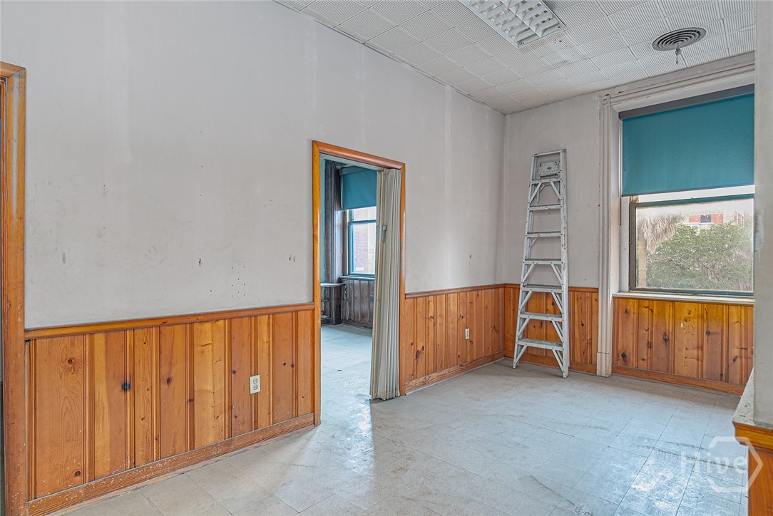 100 E Bay Street Property Photo 28