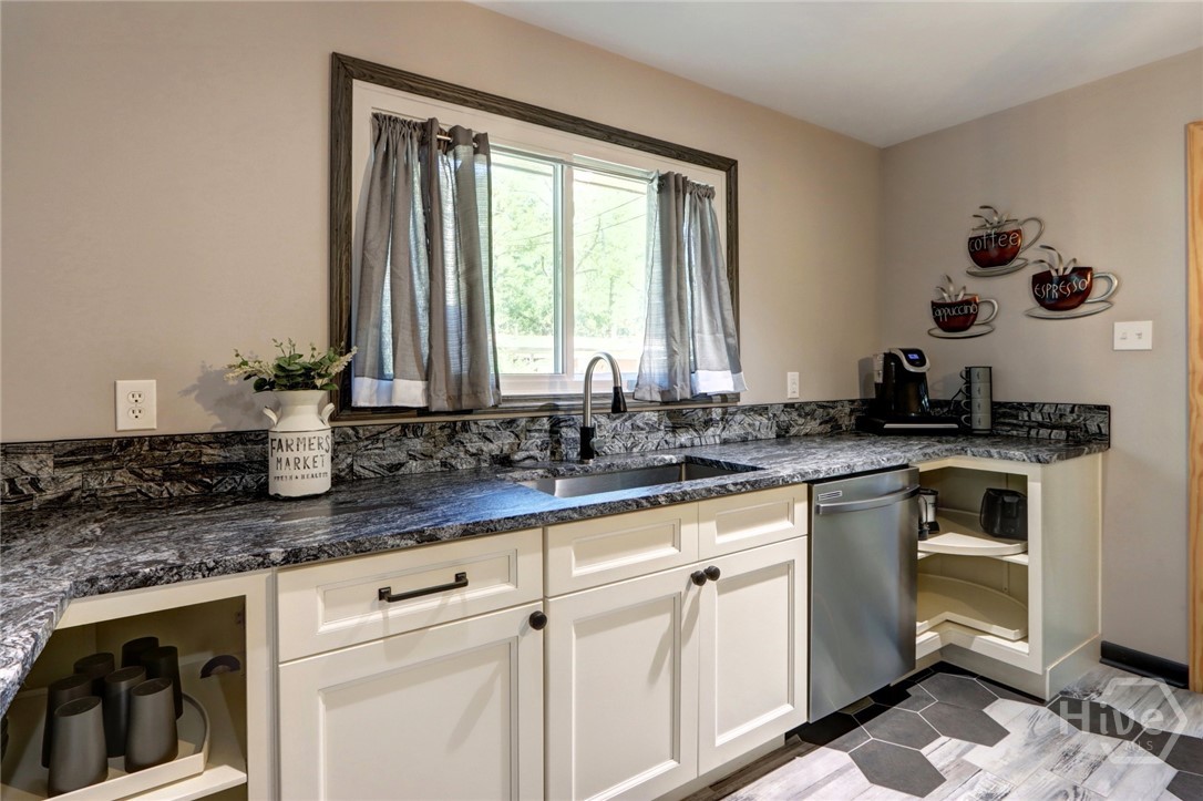171 Smith Avenue Property Photo 11