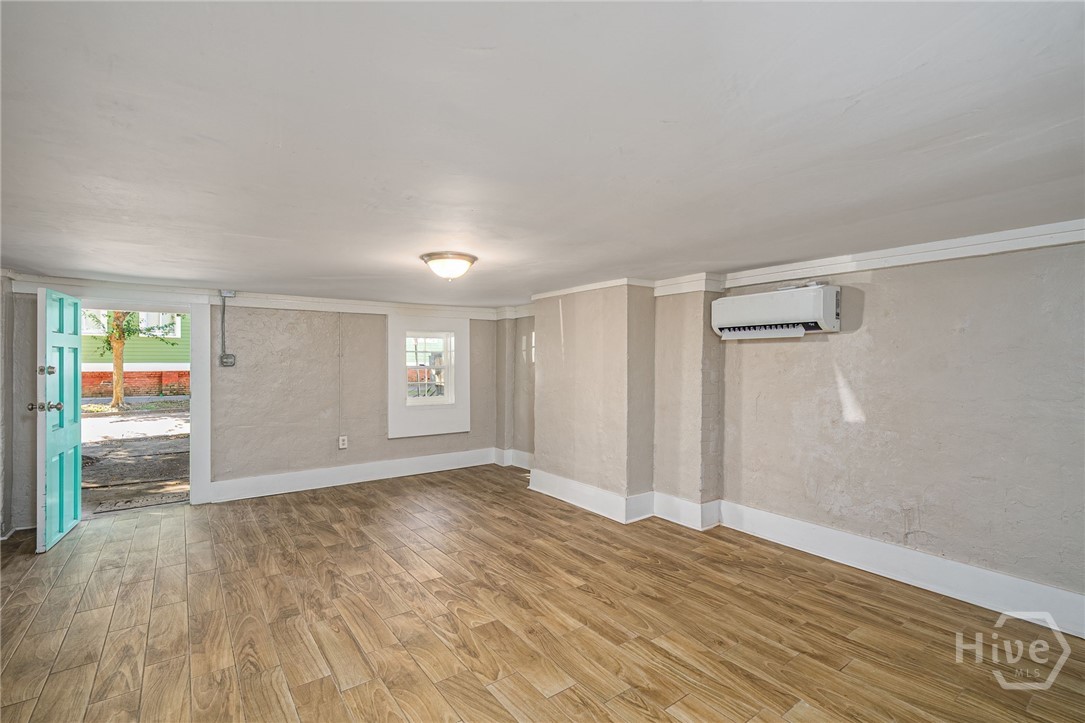 404 E 31st Street Property Photo 6
