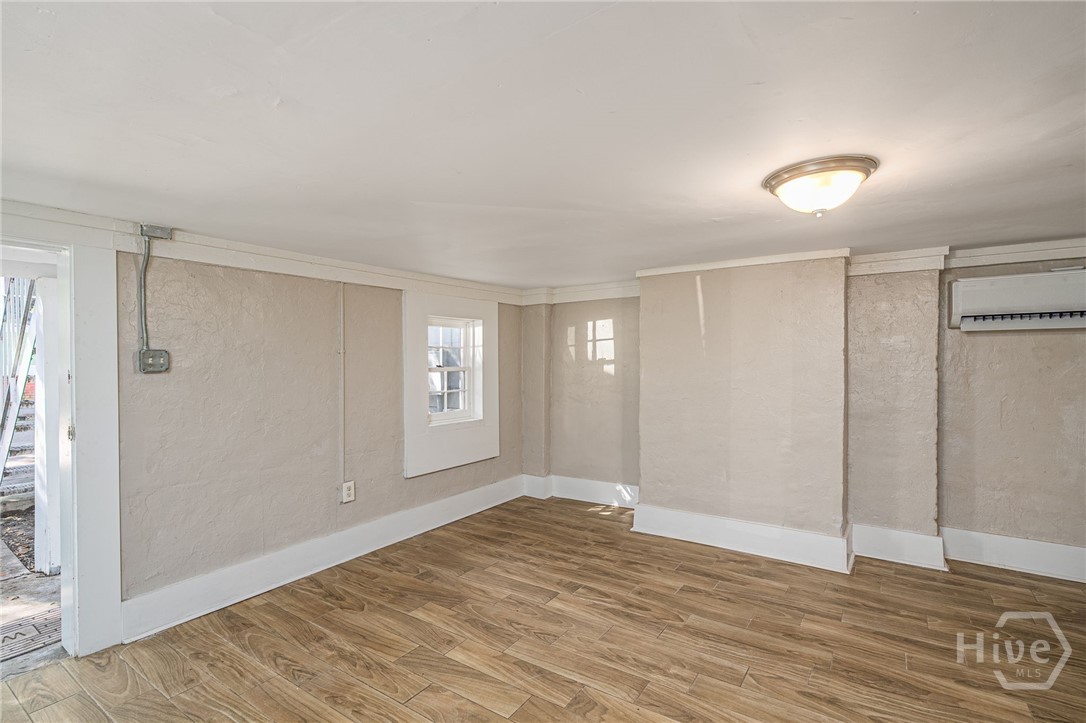 404 E 31st Street Property Photo 8