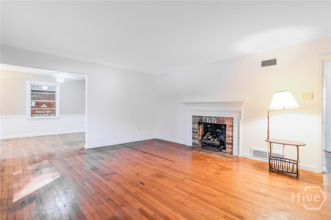 112 E Derenne Avenue Property Photo 7