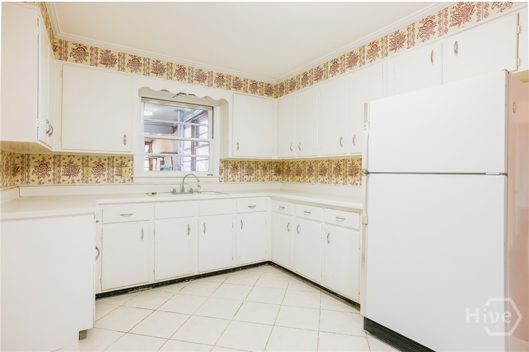112 E Derenne Avenue Property Photo 10