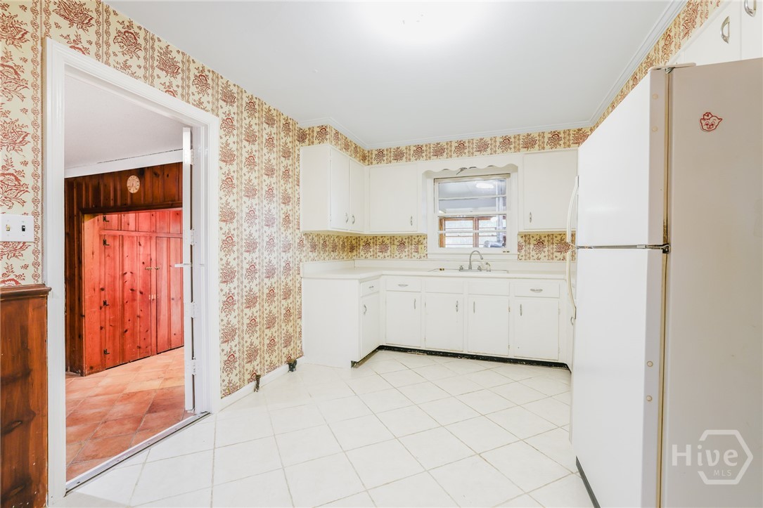 112 E Derenne Avenue Property Photo 11