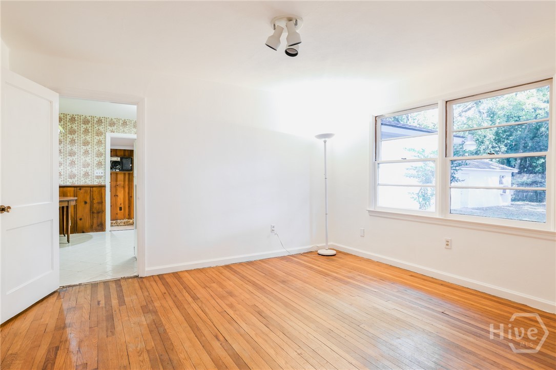 112 E Derenne Avenue Property Photo 17