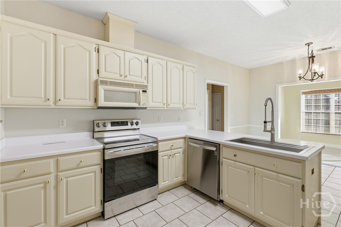 38 Westhampton Drive Property Photo 19
