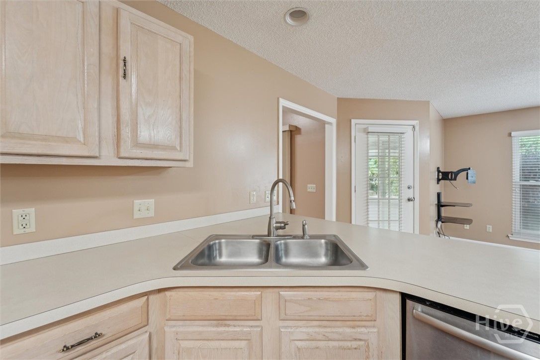 121 Summer Winds Drive Property Photo 15