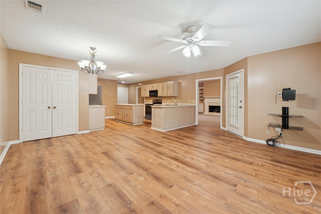 121 Summer Winds Drive Property Photo 18