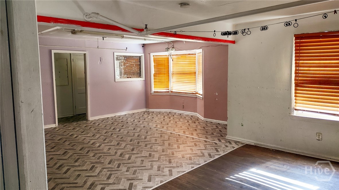 110 E Derenne Avenue Property Photo 4