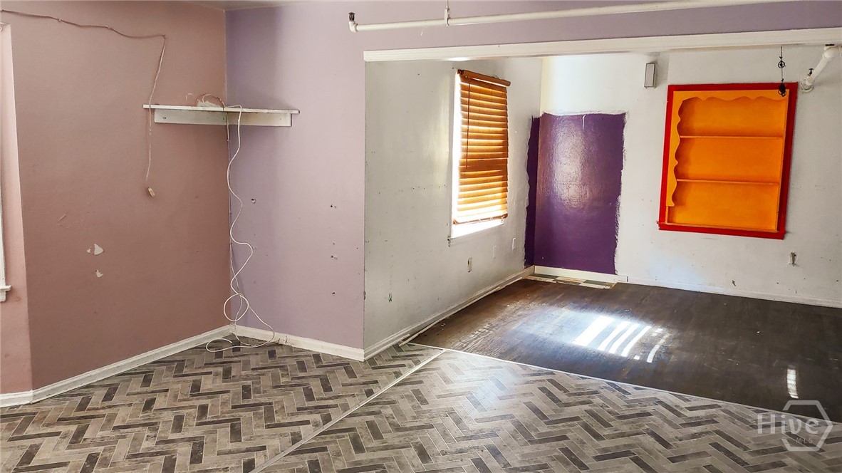 110 E Derenne Avenue Property Photo 6