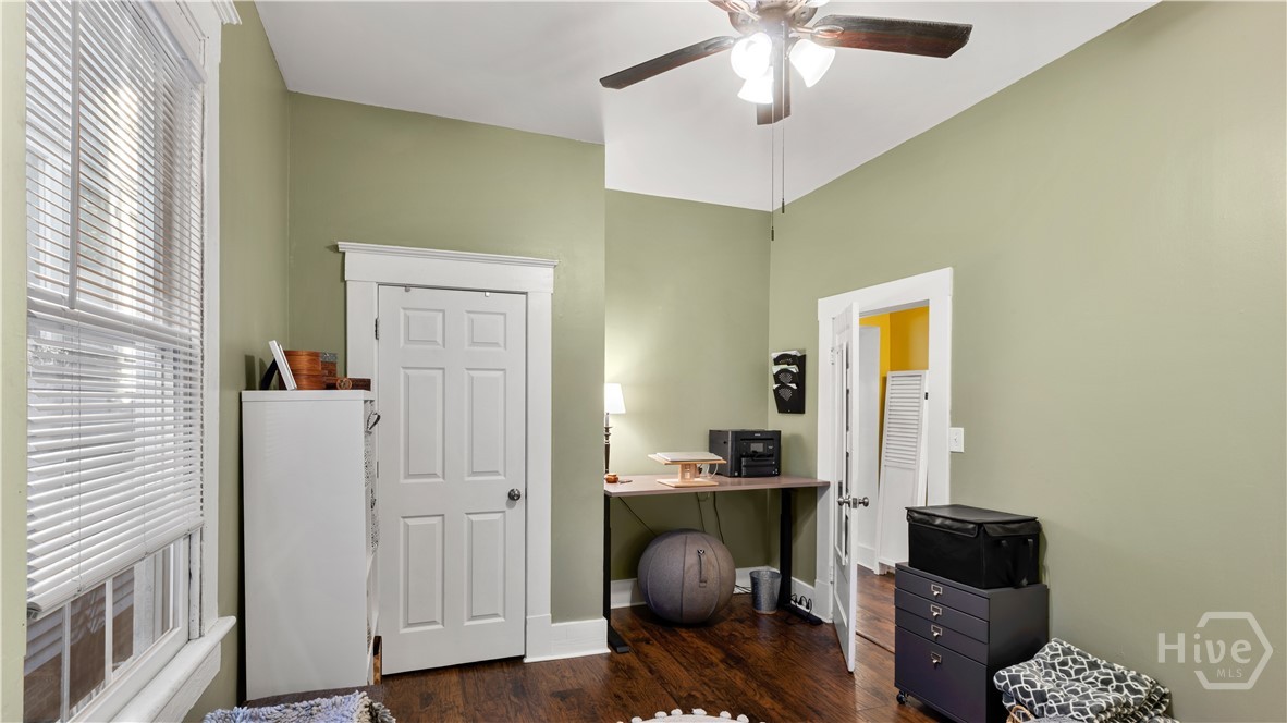 534 E Waldburg Street Property Photo 20