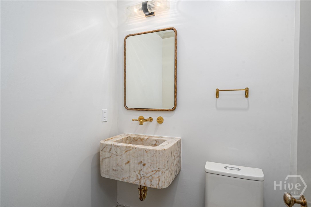 110 W Taylor Street Property Photo 15