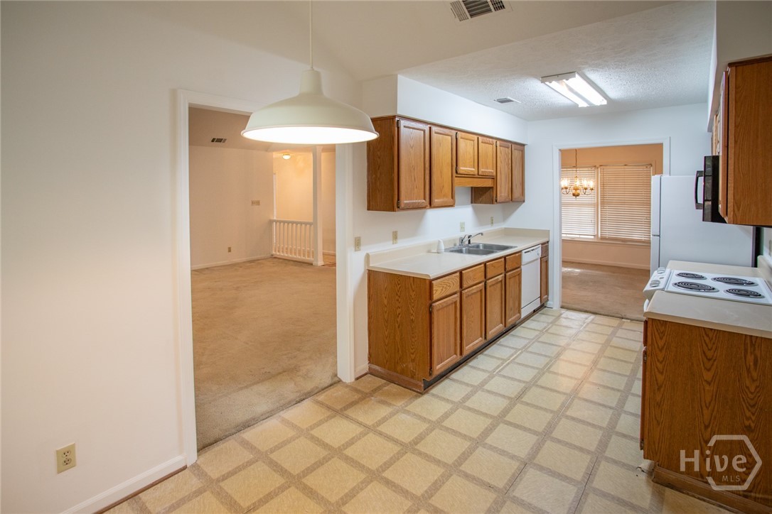 15 Sherborne Road Property Photo 4