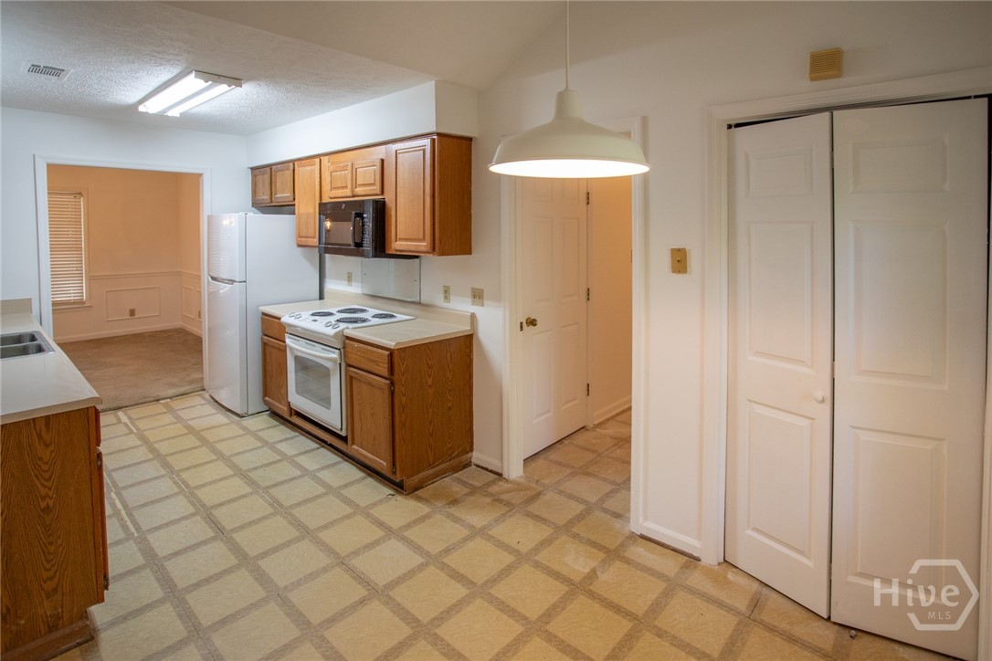 15 Sherborne Road Property Photo 18