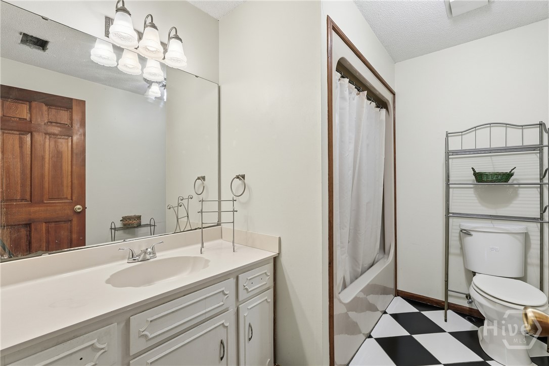 863 N Macon Street Property Photo 12