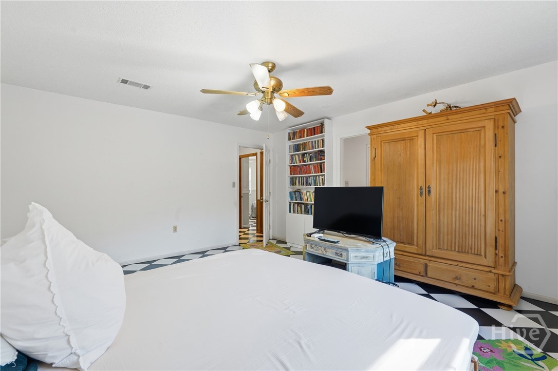 863 N Macon Street Property Photo 13