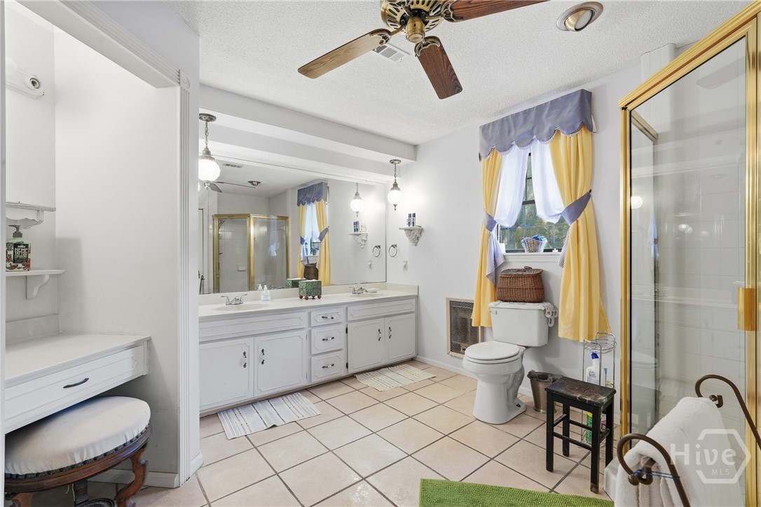 863 N Macon Street Property Photo 14