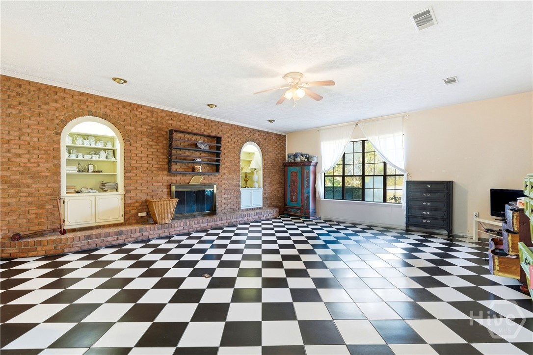 863 N Macon Street Property Photo 16