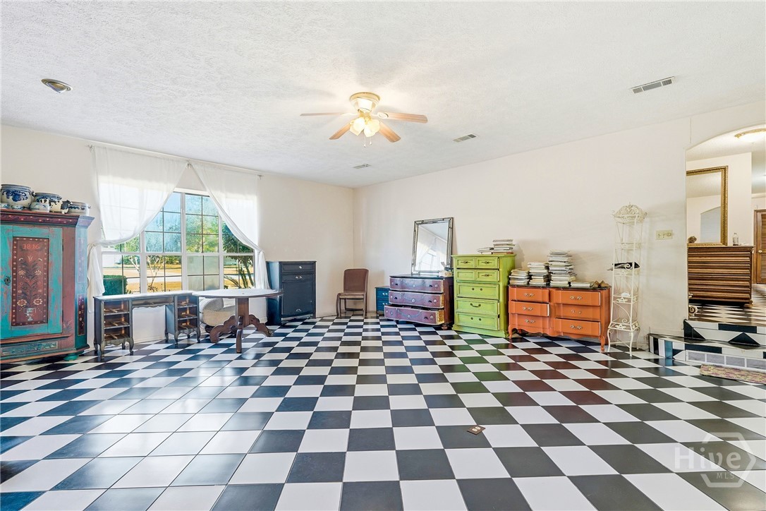 863 N Macon Street Property Photo 17