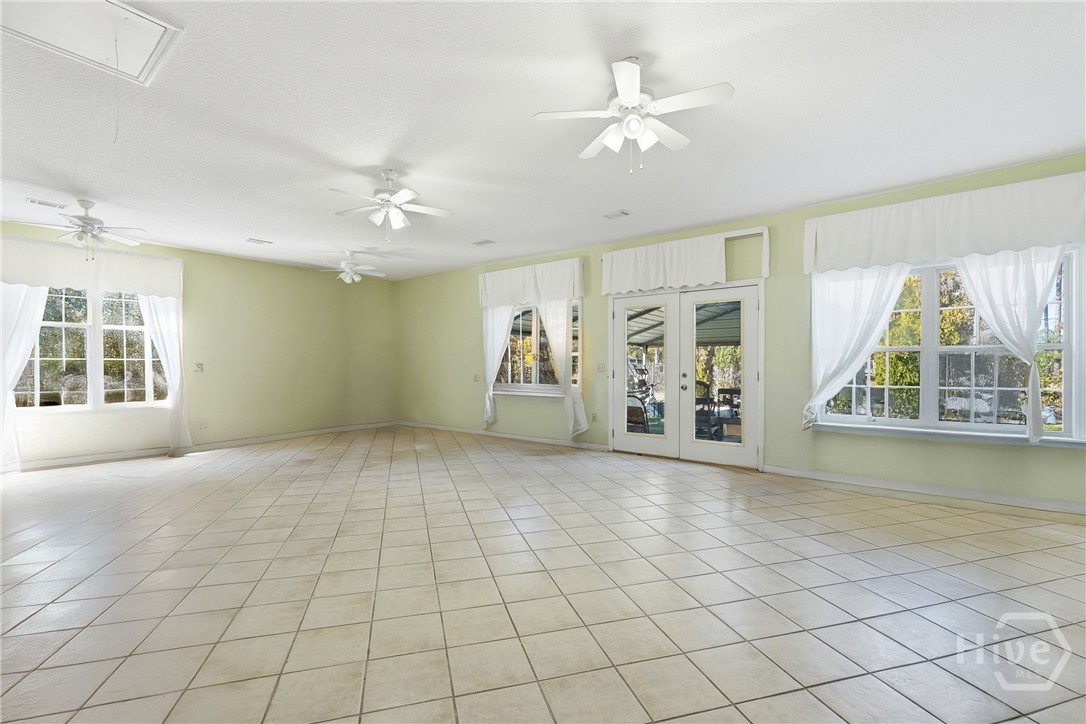 863 N Macon Street Property Photo 25