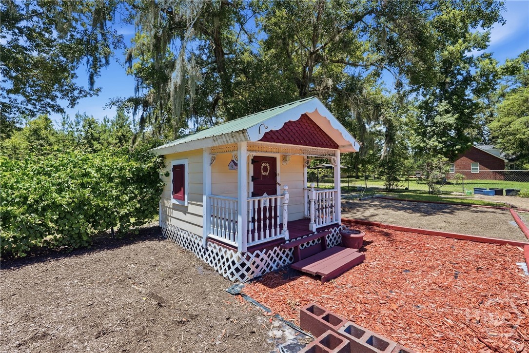 863 N Macon Street Property Photo 36