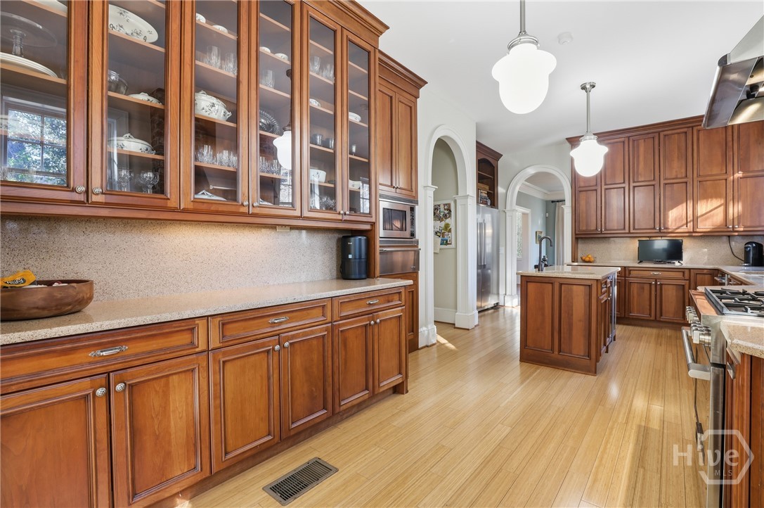 103 E 51st Street Property Photo 7