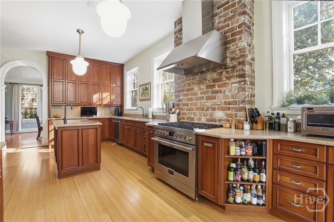 103 E 51st Street Property Photo 10