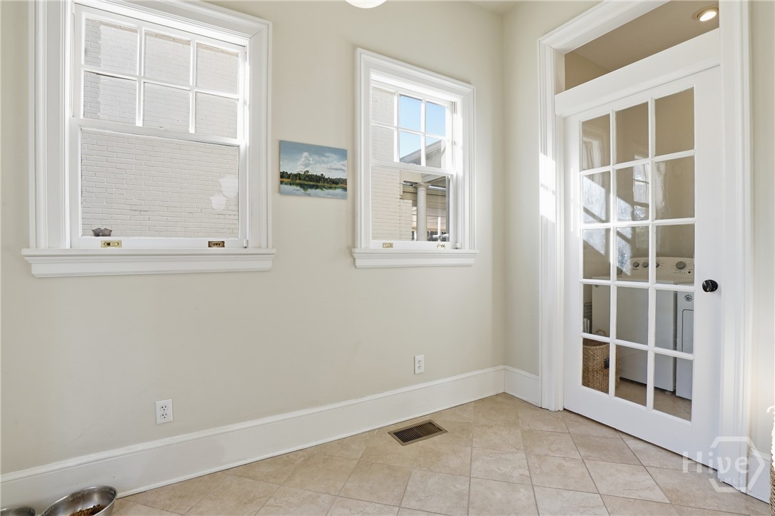 103 E 51st Street Property Photo 11