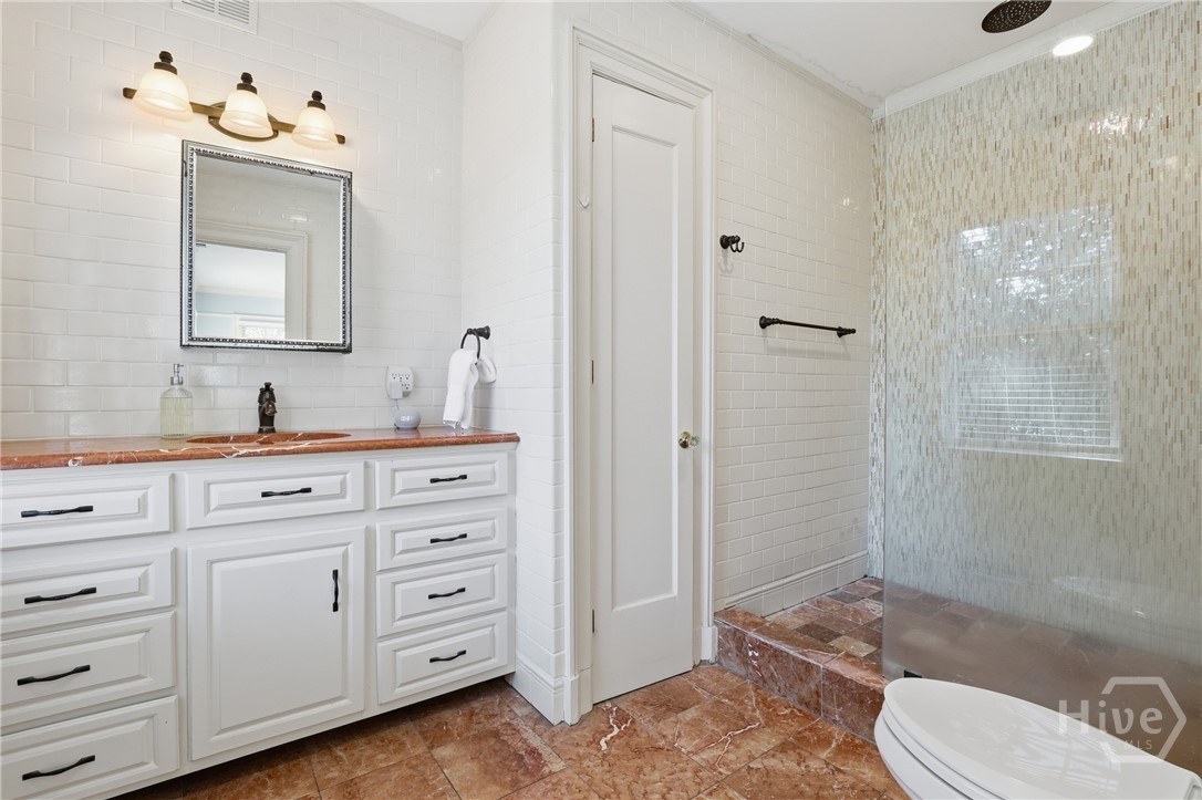 103 E 51st Street Property Photo 25