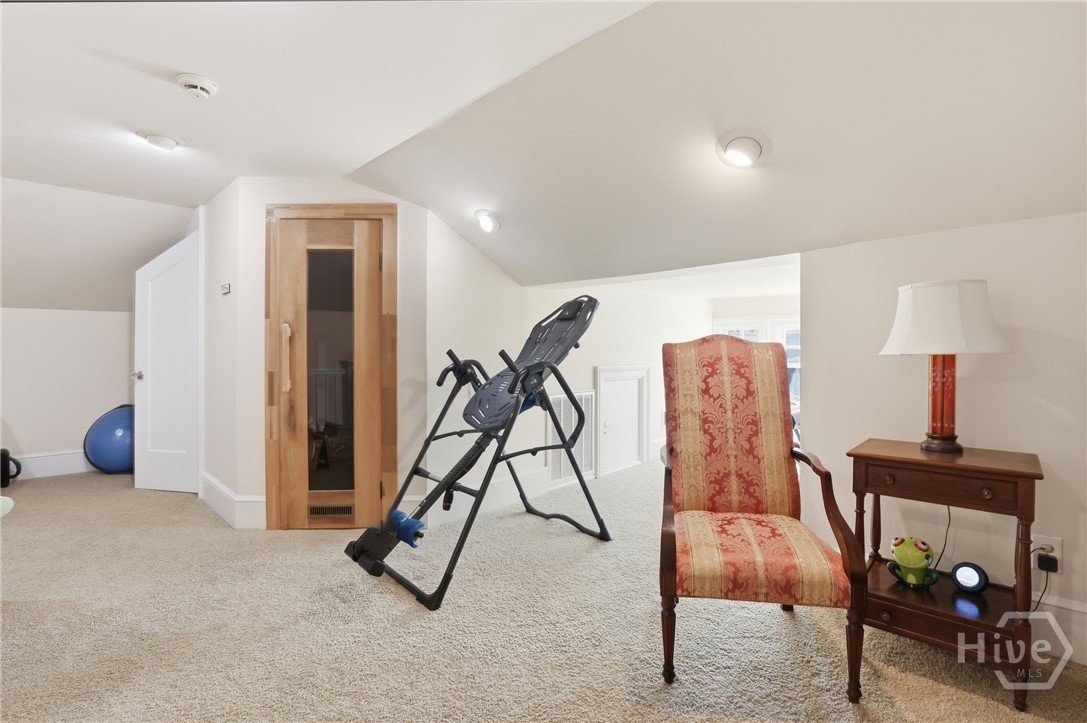 103 E 51st Street Property Photo 32