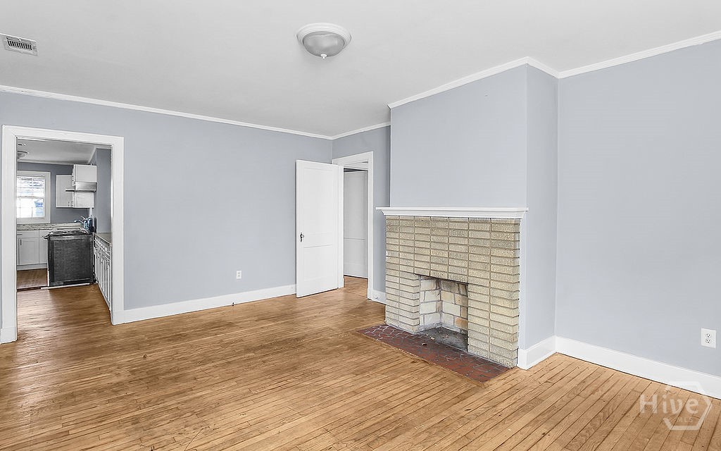 1216 E 37th Street Property Photo 6