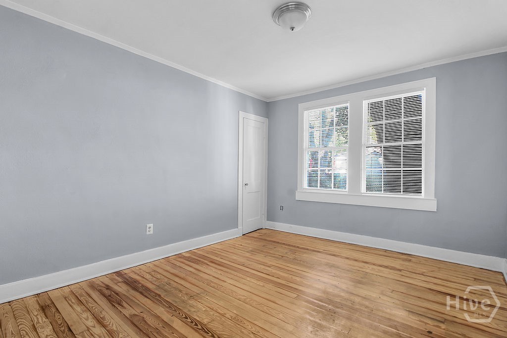 1216 E 37th Street Property Photo 9