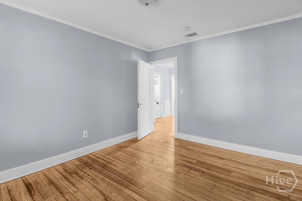 1216 E 37th Street Property Photo 10