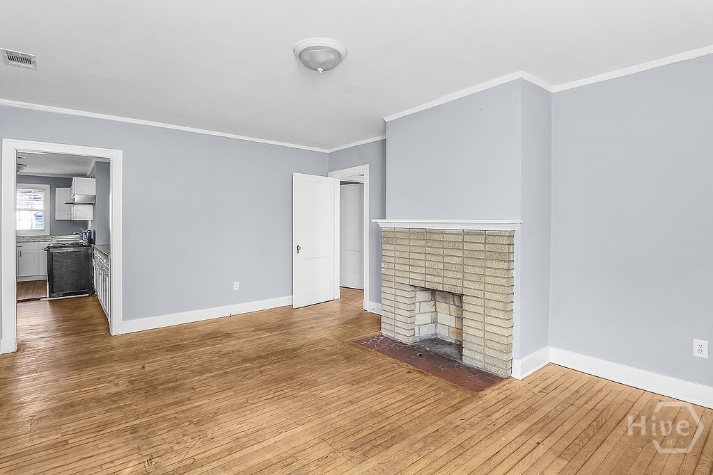 1216 E 37th Street Property Photo 11