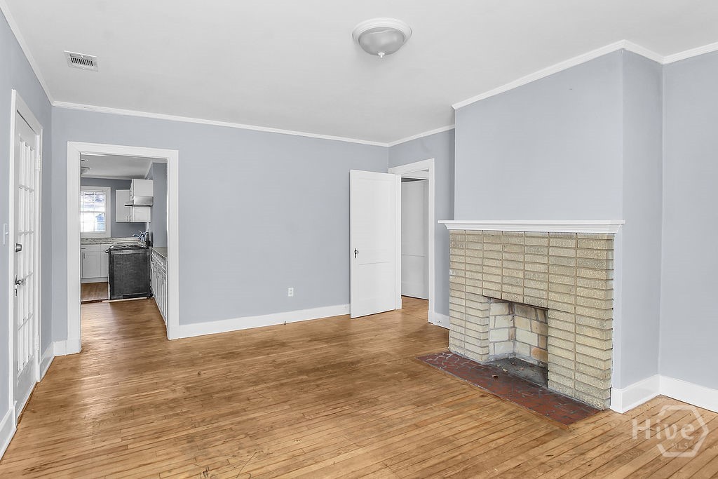 1216 E 37th Street Property Photo 12