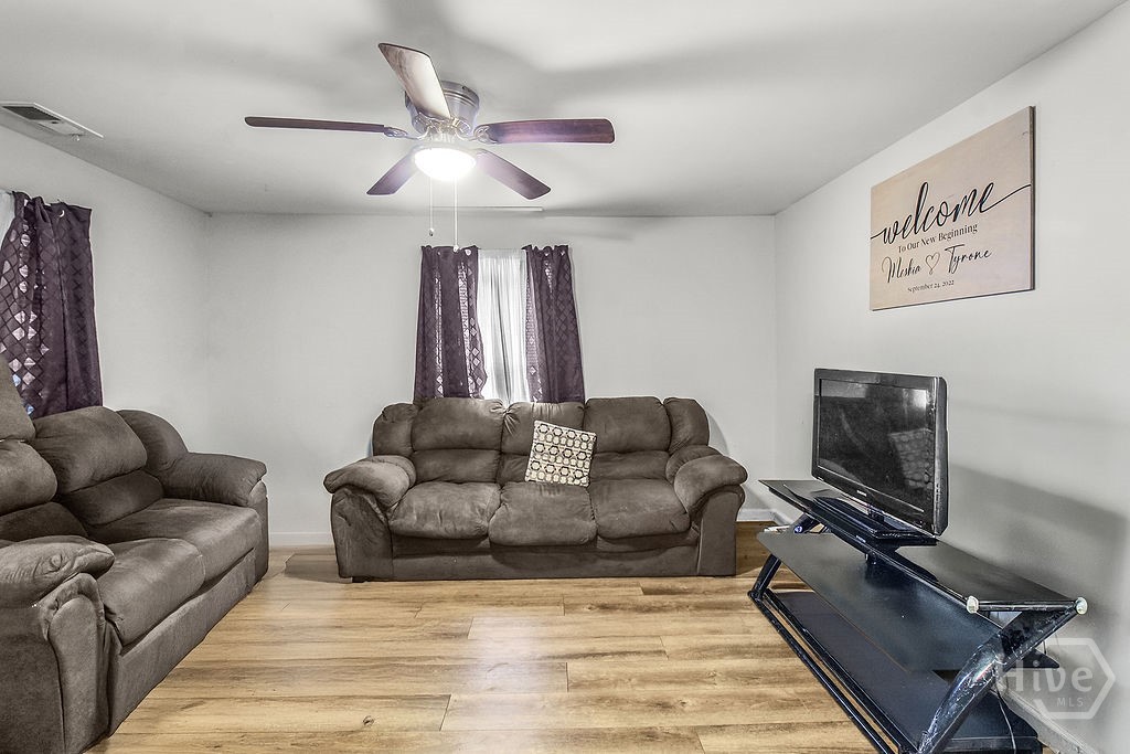 1212 E 70th Street Property Photo 6
