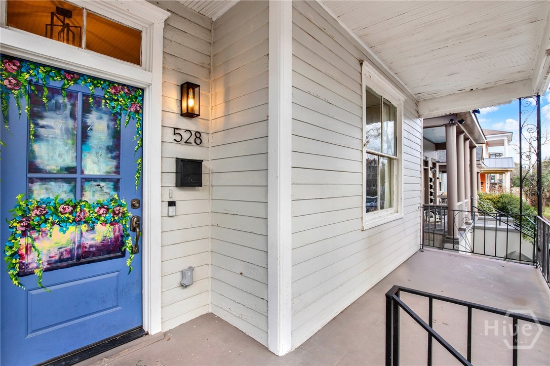 528 E Park Avenue Property Photo 4