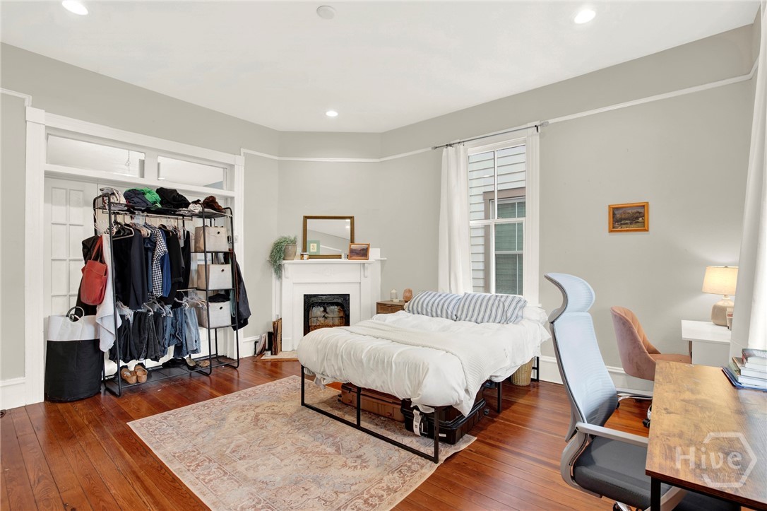 528 E Park Avenue Property Photo 6