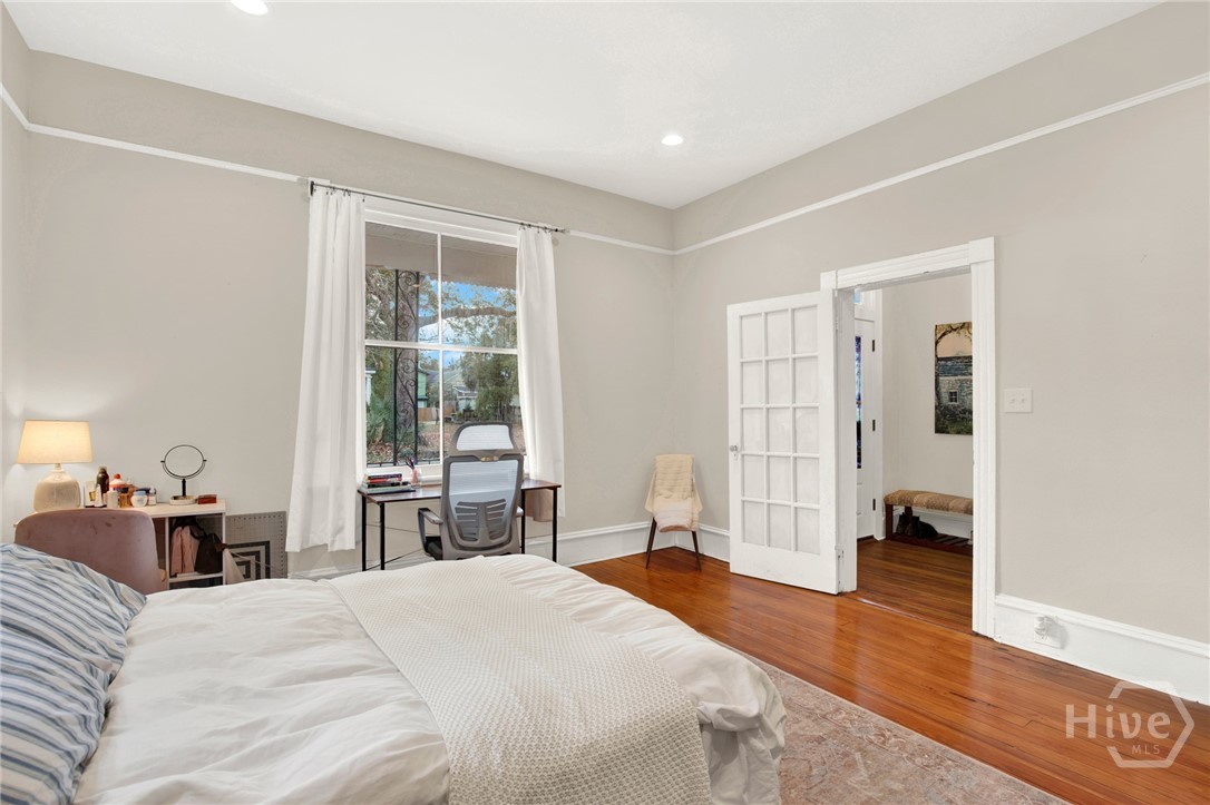 528 E Park Avenue Property Photo 7