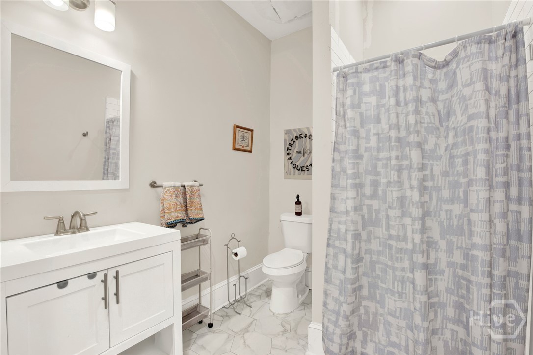 528 E Park Avenue Property Photo 9