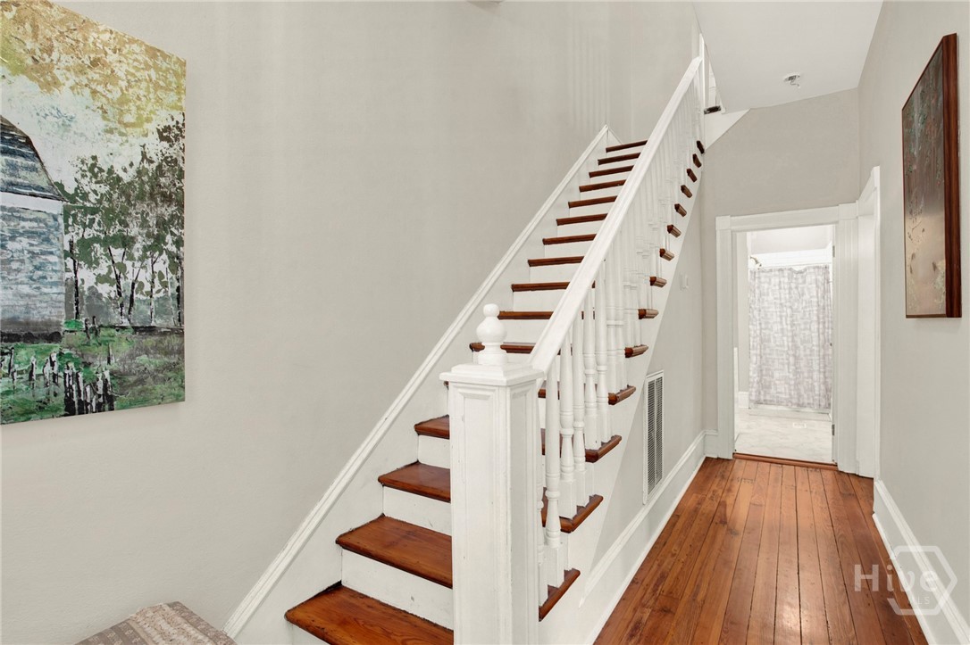 528 E Park Avenue Property Photo 17