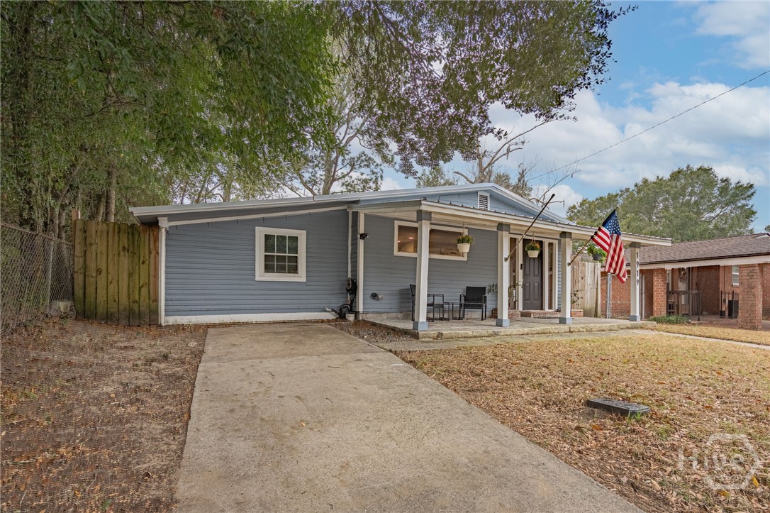 1919 E 51st Street Property Photo 2