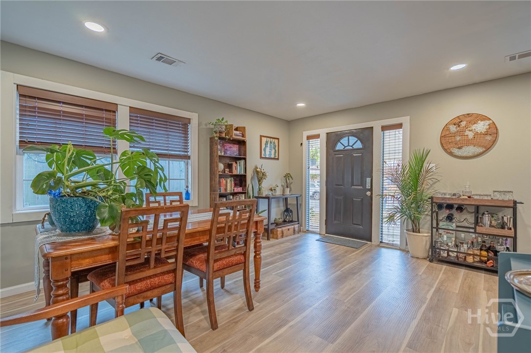 1919 E 51st Street Property Photo 8