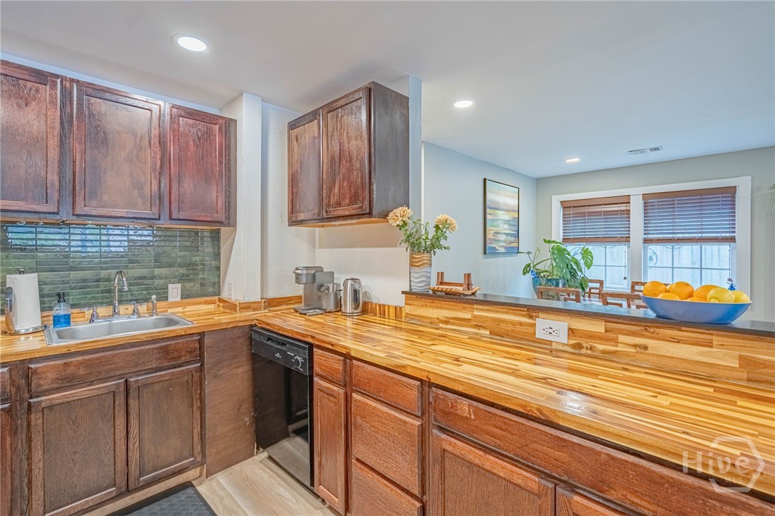1919 E 51st Street Property Photo 13